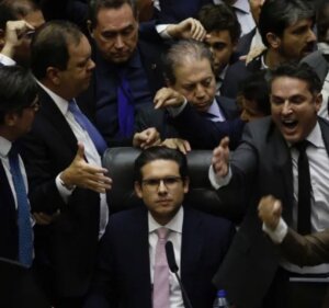 Câmara aprova PEC da Blindagem que amplia proteção de parlamentares. soaquinoticias